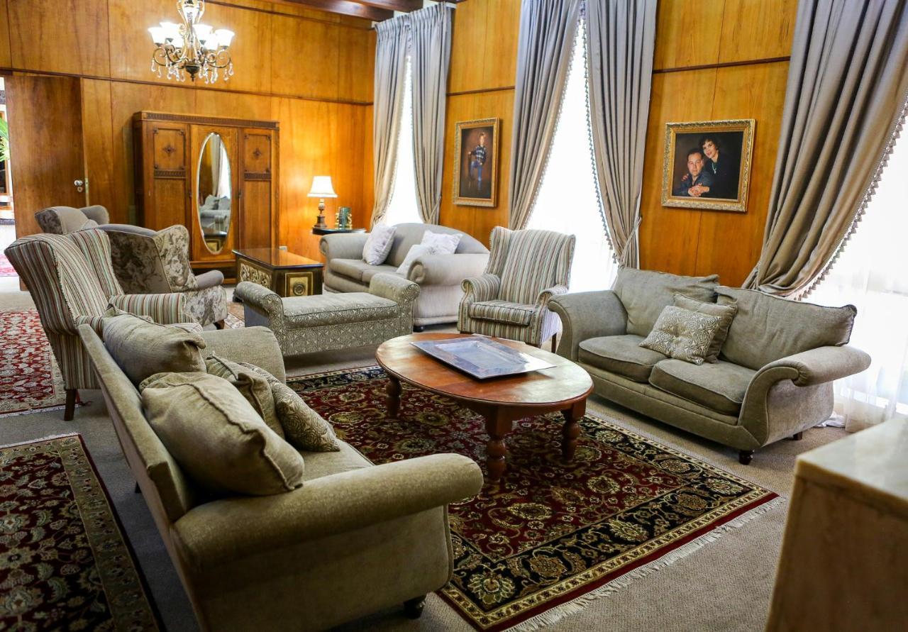 Scott'S Manor Guesthouse Function And Conference Venue Лихтенбург Экстерьер фото