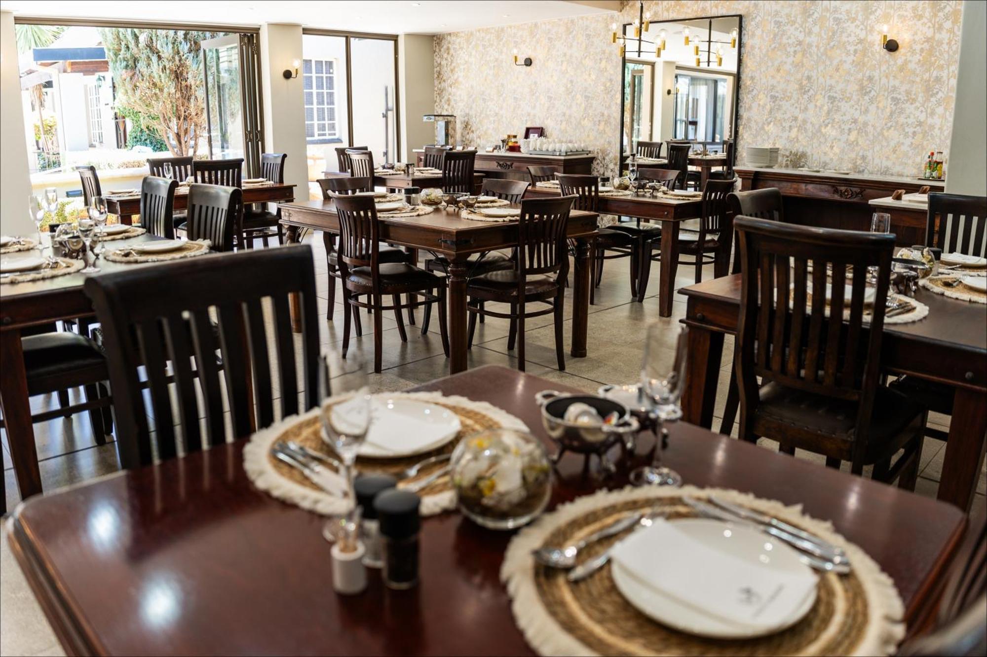 Scott'S Manor Guesthouse Function And Conference Venue Лихтенбург Экстерьер фото