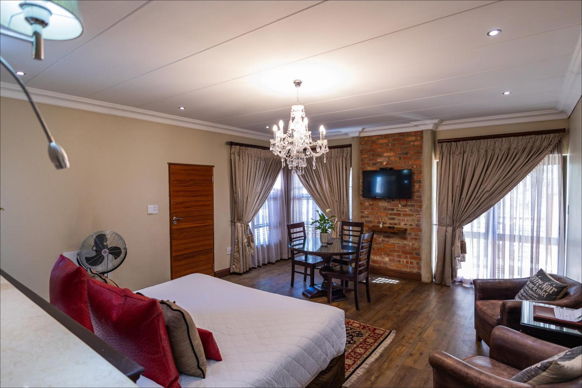 Scott'S Manor Guesthouse Function And Conference Venue Лихтенбург Экстерьер фото