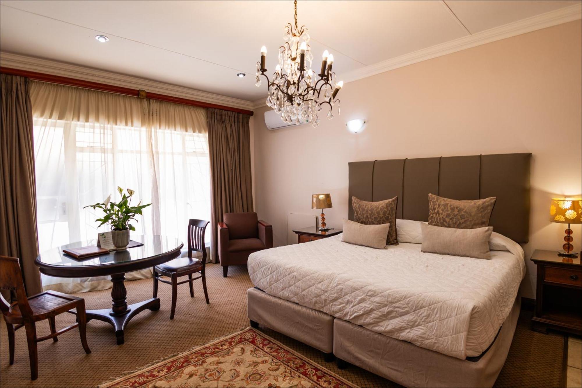 Scott'S Manor Guesthouse Function And Conference Venue Лихтенбург Экстерьер фото